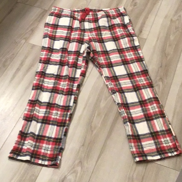 New Old Navy Flannel PJ set - Large - Picture 2 of 6